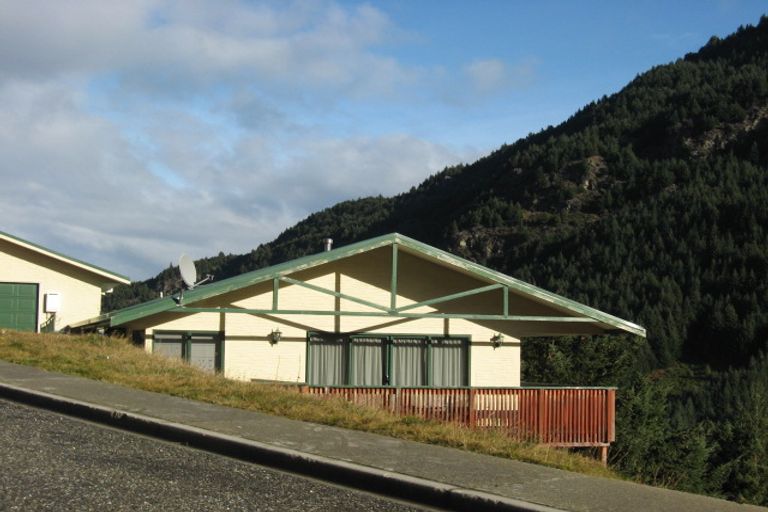 Photo of property in 14 Broadview Rise, Sunshine Bay, Queenstown, 9300