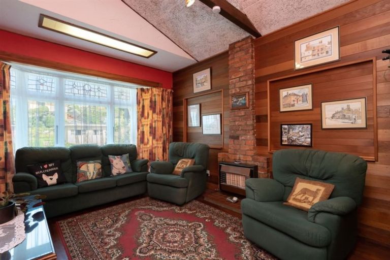 Photo of property in 16 Cave Road, Houghton Bay, Wellington, 6023