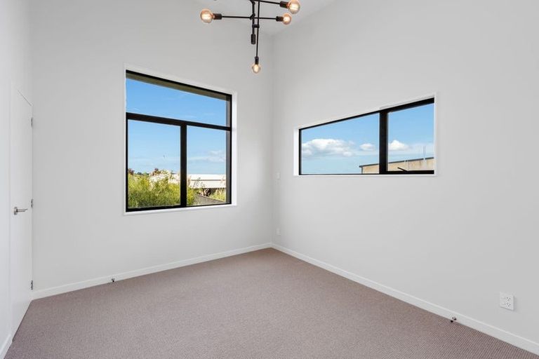 Photo of property in 8 Alexander French Close, Silverdale, 0932