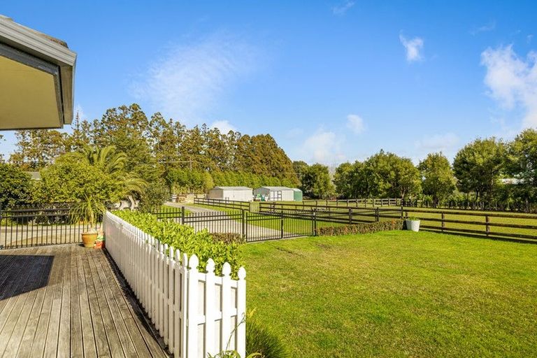 Photo of property in 278 Boord Crescent, Kumeu, 0891