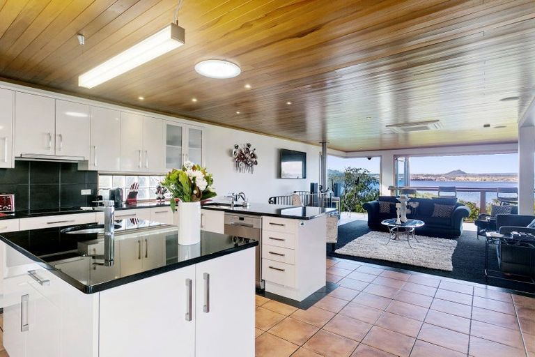 Photo of property in 809 Acacia Bay Road, Acacia Bay, Taupo, 3330