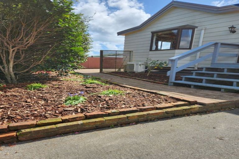 Photo of property in 9 Churchill Terrace, Waiuku, 2123