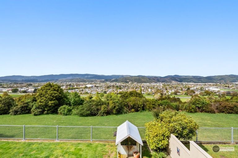 Photo of property in 2 Kirton Drive, Riverstone Terraces, Upper Hutt, 5018