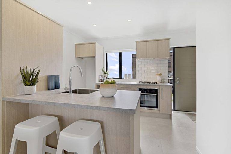 Photo of property in 22 Pepene Avenue, Takanini, 2112