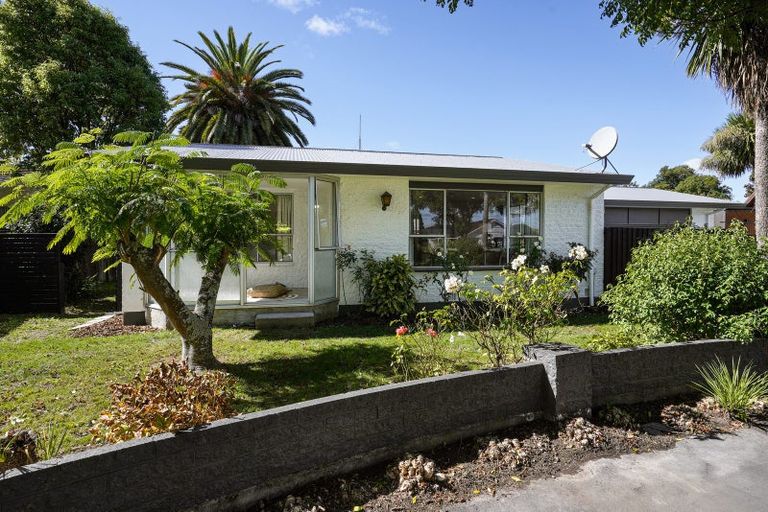 Photo of property in 21 Heaphy Place, Casebrook, Christchurch, 8051