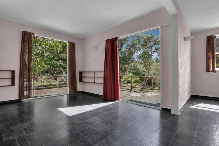 Photo of property in 15 Bays Road, Orere Point, 2585