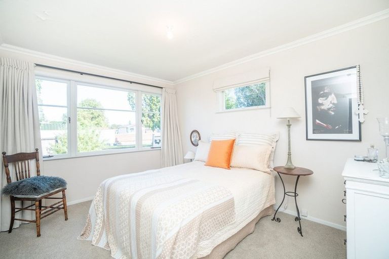 Photo of property in 4 Brett Place, Takaro, Palmerston North, 4412