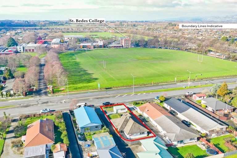 Photo of property in 205 Main North Road, Redwood, Christchurch, 8051