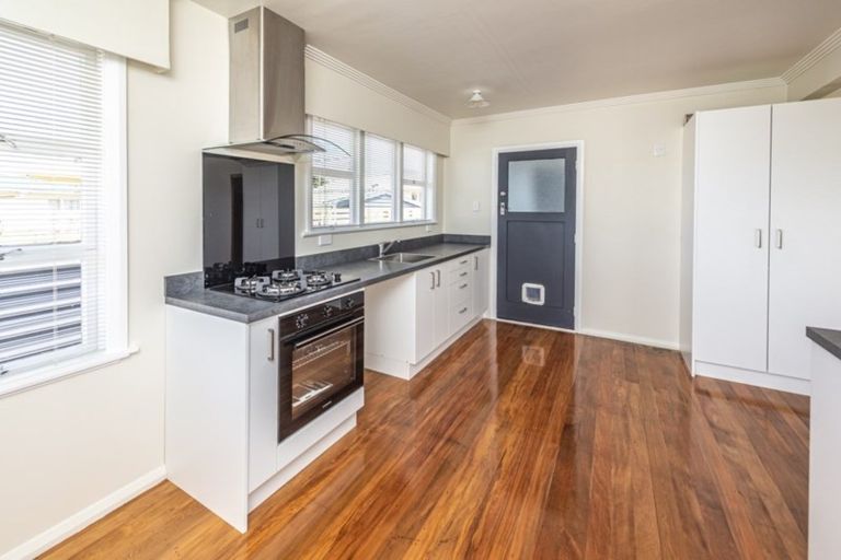 Photo of property in 6 Glenn Street, Castlecliff, Whanganui, 4501