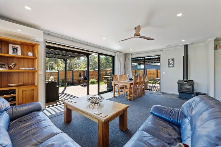 Photo of property in 8 Komahimahi Way, Motuoapa, 3382