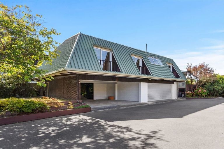 Photo of property in 10 Stormont Place, Avonhead, Christchurch, 8042