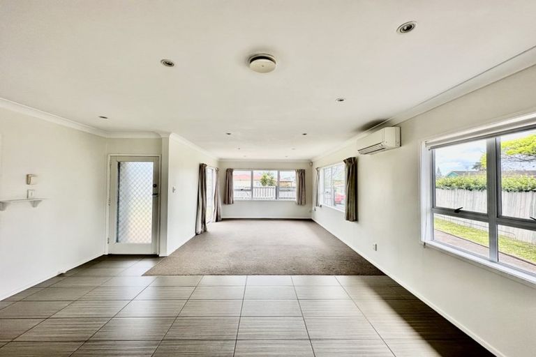 Photo of property in 54 Edgewater Drive, Pakuranga, Auckland, 2010