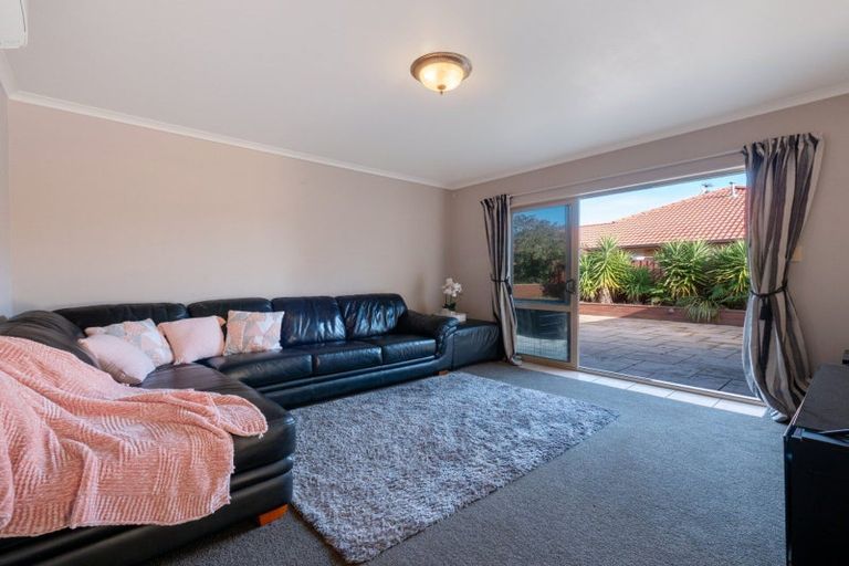 Photo of property in 30 Mcleod Place, Papamoa Beach, Papamoa, 3118