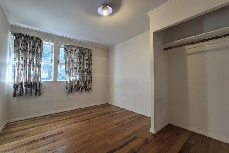 Photo of property in 194 Pilkington Road, Point England, Auckland, 1072