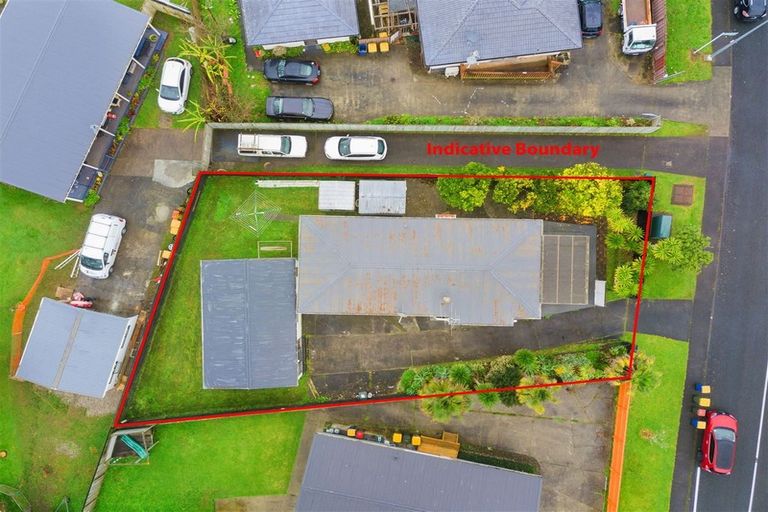 Photo of property in 17 Hindmarsh Street, Henderson, Auckland, 0612