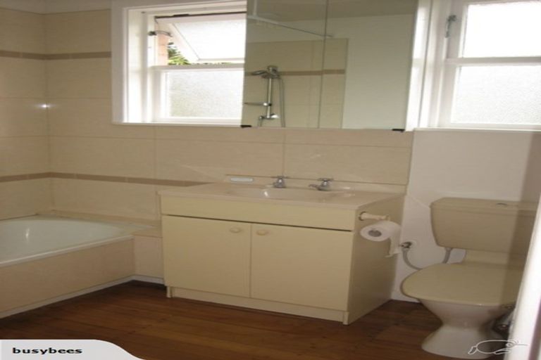 Photo of property in 35 Philomel Crescent, Bayswater, Auckland, 0622