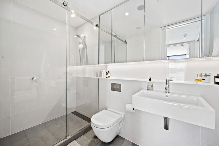 Photo of property in Clyde Quay Wharf, 2a/6 Clyde Quay Wharf, Te Aro, Wellington, 6011