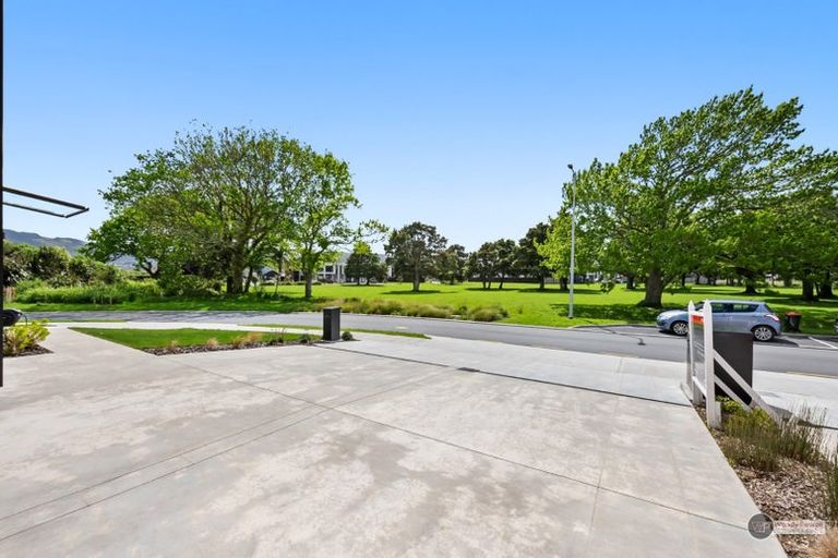 Photo of property in 33 Leo Waikari Crescent, Wallaceville, Upper Hutt, 5018