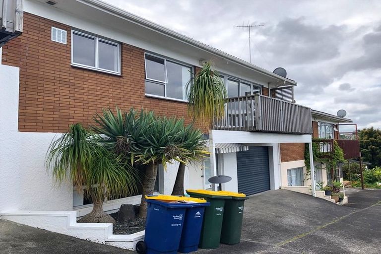 Photo of property in 2/205 Onewa Road, Birkenhead, Auckland, 0626