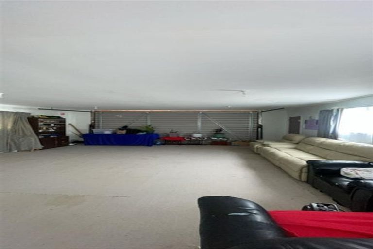 Photo of property in 34 Beauzami Crescent, Ascot Park, Porirua, 5024