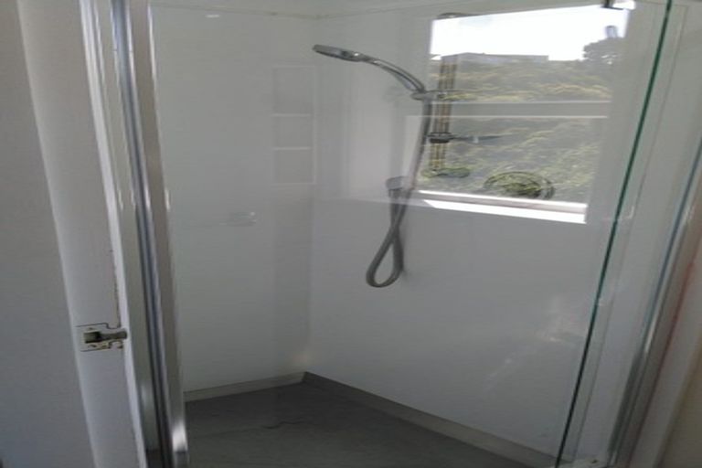 Photo of property in 88 Newlands Road, Newlands, Wellington, 6037