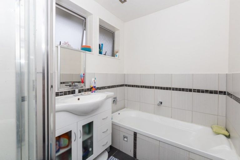 Photo of property in 49 Oakley Crescent, Hornby, Christchurch, 8042