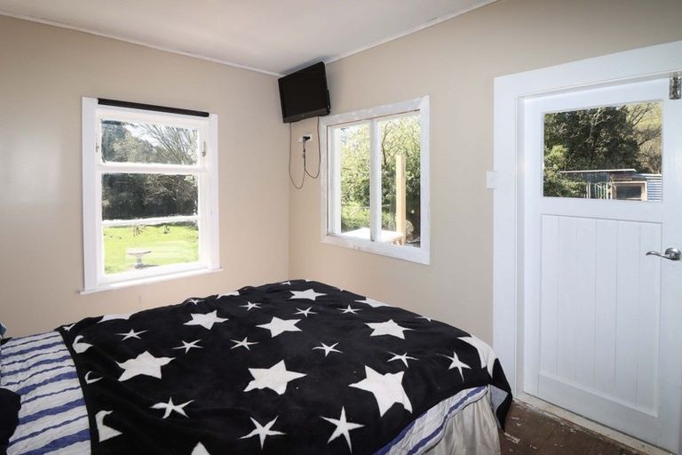 Photo of property in 1395 Opaki Kaiparoro Road, Mauriceville, Masterton, 5882