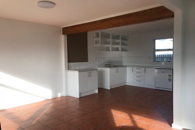 Photo of property in 2/163 Rongotai Road, Rongotai, Wellington, 6022