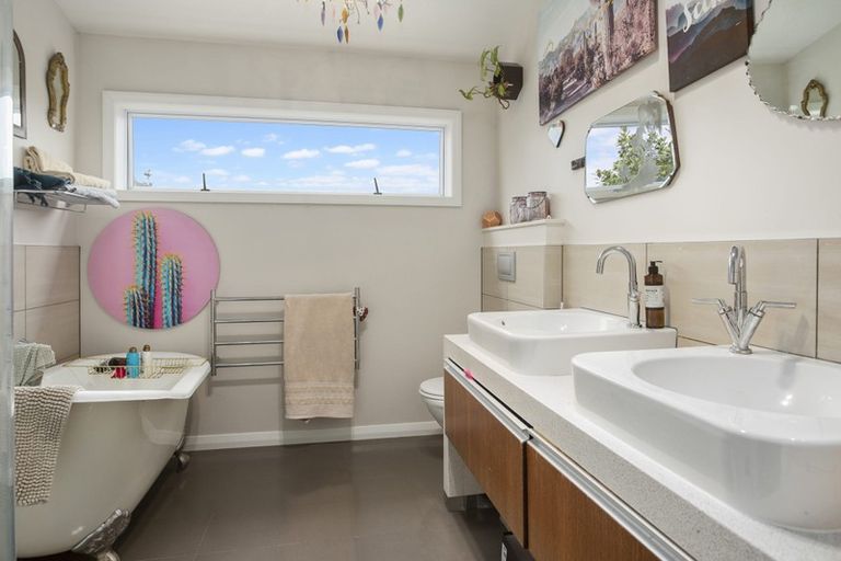 Photo of property in 8 Wellesley Road, Mangere Bridge, Auckland, 2022