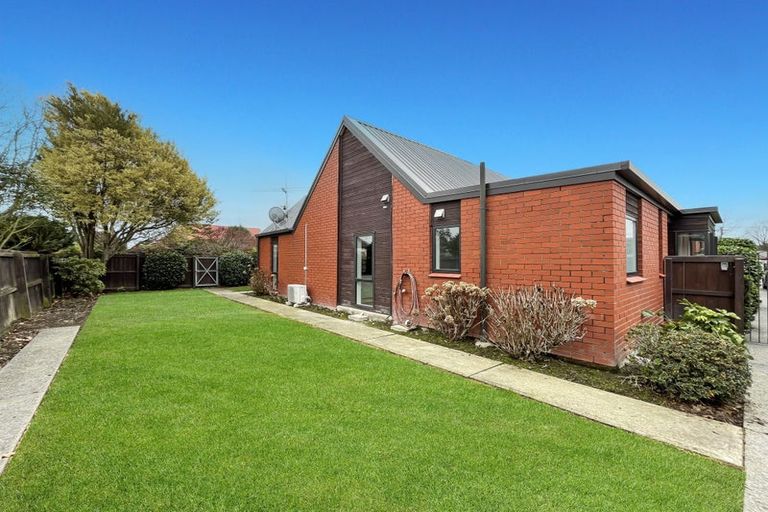 Photo of property in 2/87 Merrin Street, Avonhead, Christchurch, 8042