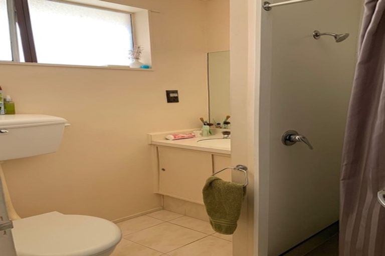 Photo of property in 2/75 Cliff View Drive, Green Bay, Auckland, 0604