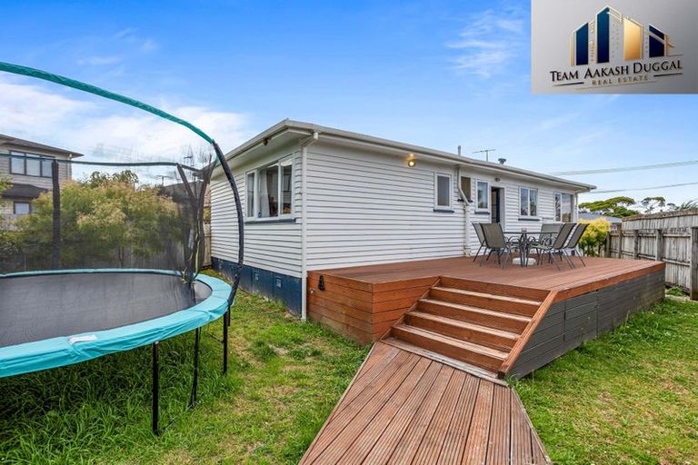 Photo of property in 1c Kuaka Place, New Lynn, Auckland, 0600