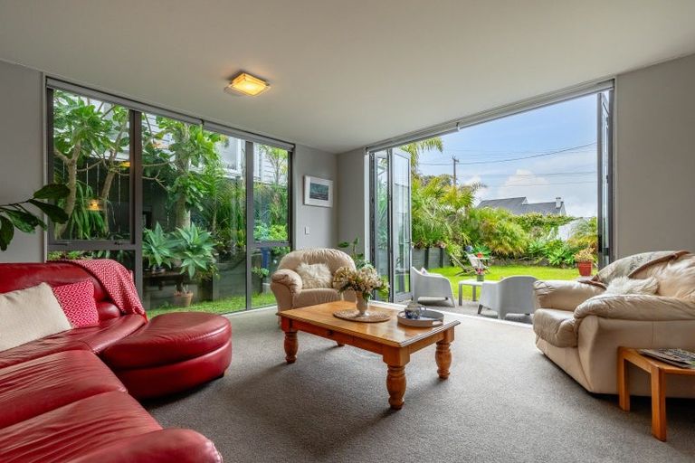 Photo of property in 7 Merani Street, Narrow Neck, Auckland, 0622
