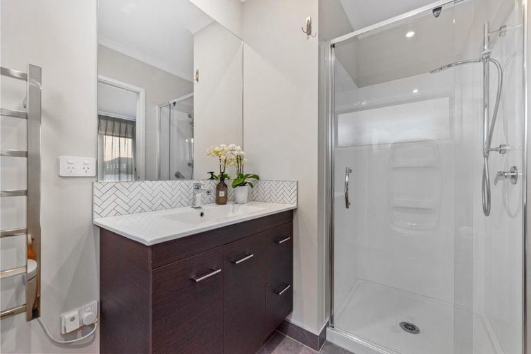 Photo of property in 4 Kapia Road, Westgate, Auckland, 0614