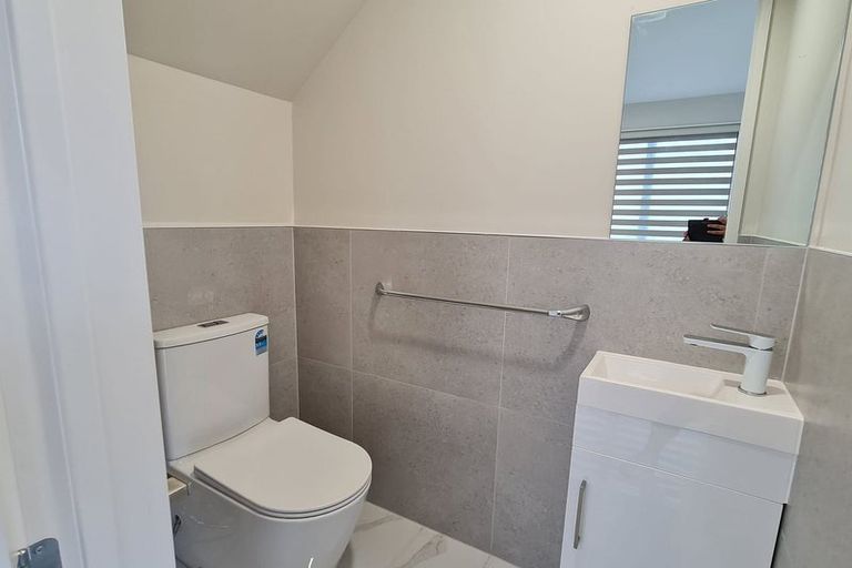 Photo of property in 6/532 Glenfield Road, Glenfield, Auckland, 0629