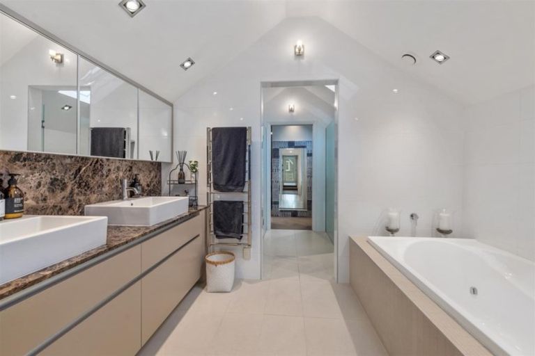 Photo of property in 270 Hurstmere Road, Takapuna, Auckland, 0622