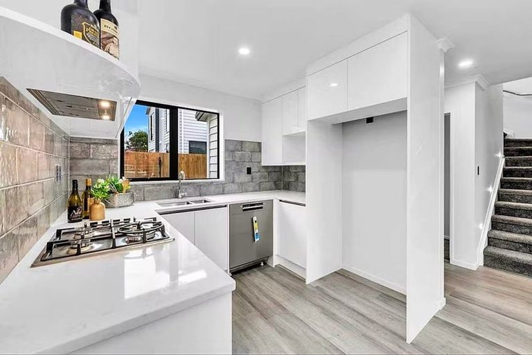 Photo of property in 8e Kent Road, Manurewa, Auckland, 2102