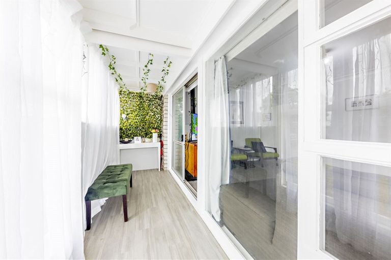 Photo of property in 1/6 Clevedon Road, Papakura, 2110