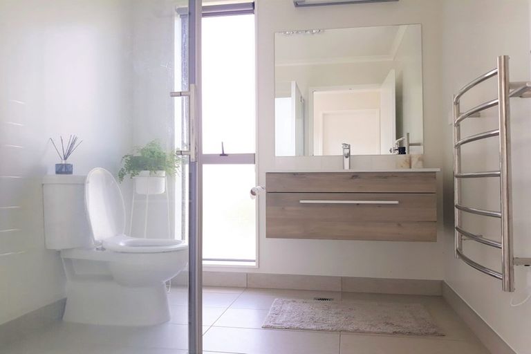 Photo of property in 27 Rangihina Road, Hobsonville, Auckland, 0616