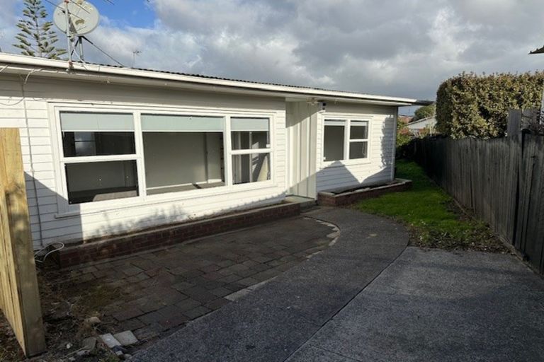 Photo of property in 2/58 Rimu Street, New Lynn, Auckland, 0600