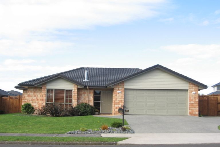 Photo of property in 217 Carnoustie Drive, Wattle Downs, Auckland, 2103