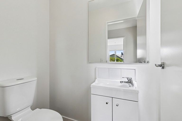 Photo of property in 35 Chartwell Drive, Crofton Downs, Wellington, 6035