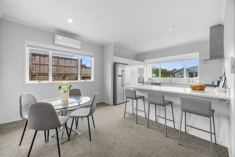 Photo of property in 5 Malbec Place, Huapai, Kumeu, 0810