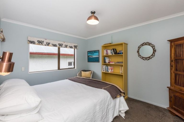 Photo of property in 24 Roslyn Road, Bluff Hill, Napier, 4110