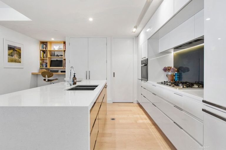 Photo of property in 902/1 Market Lane, Wellington Central, Wellington, 6011