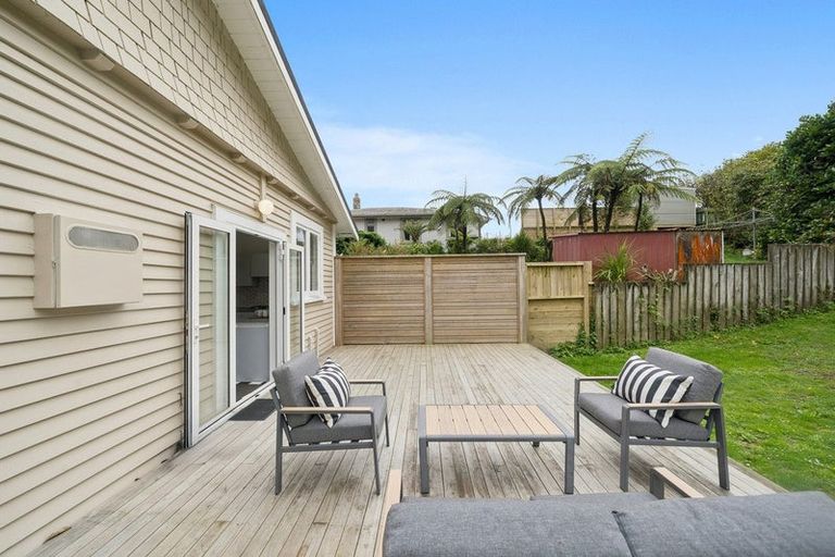 Photo of property in 21 Burrows Avenue, Karori, Wellington, 6012