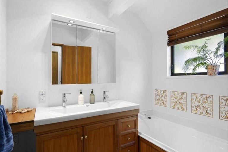 Photo of property in 4 De Thier Lane, Richmond Hill, Christchurch, 8081