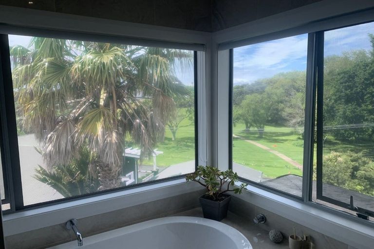 Photo of property in 17 Handley Avenue, Narrow Neck, Auckland, 0624