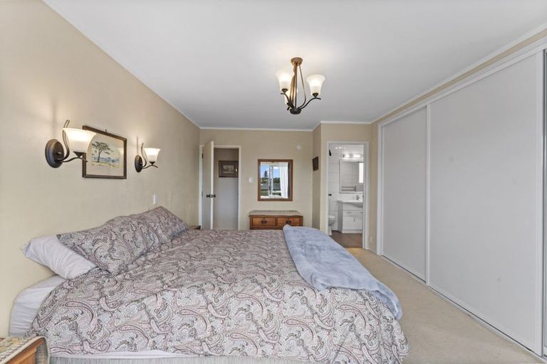 Photo of property in 5 Stapleford Crescent, Browns Bay, Auckland, 0630