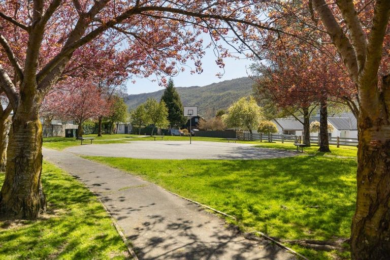 Photo of property in 10 Innes Place, Arrowtown, 9302